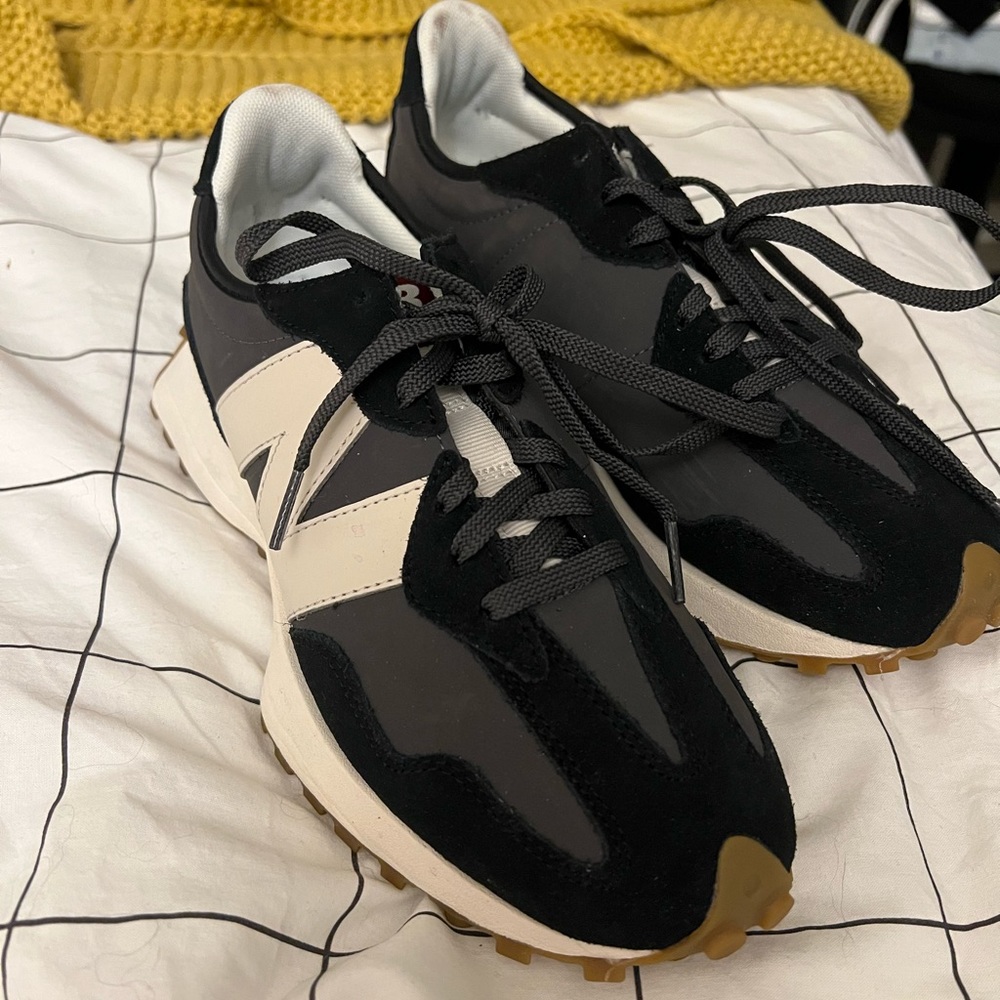 New Balance 327 Black Moonbeam (W)
Style ID: WS327KC